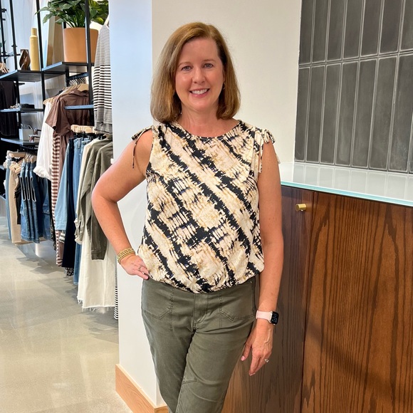 Meet your Posher, Carla - Picture 1 of 2